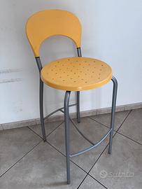 Sgabello con schienale