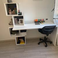 Scrivania con sedia