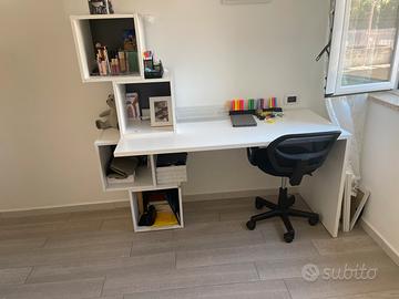Scrivania con sedia