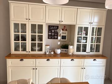 Grande credenza dispensa con vetrine