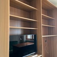 Scaffale in legno, libreria, tv