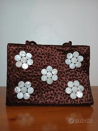 borsa ricamata a madre pérola 