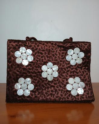 borsa ricamata a madre pérola 