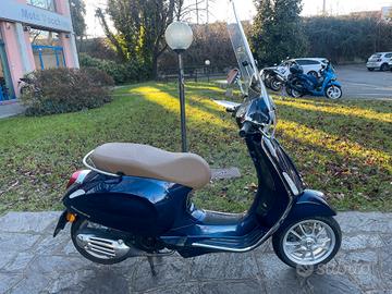 Vespa Primavera 125 YATCH CLUB