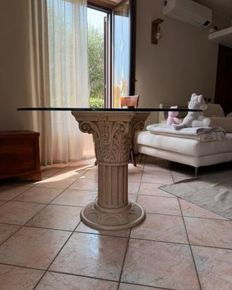Tavolo in cristallo con base in marmo