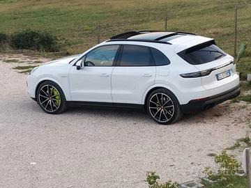 Porsche Cayenne Hybrid 