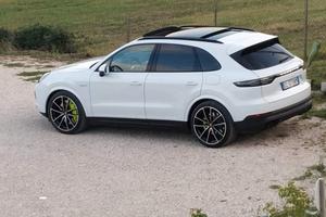 Porsche Cayenne Hybrid 
