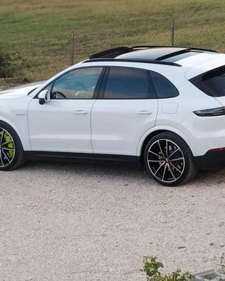 Porsche Cayenne Hybrid 