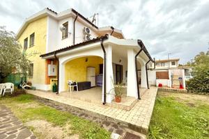 Villetta con cortile privato