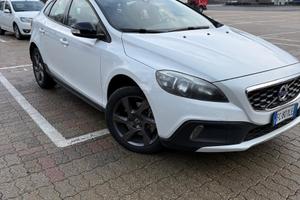 V 40 Cross Country 2.0 120 cv d2 kinetic N1