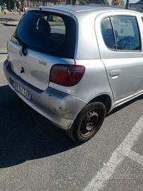 TOYOTA YARIS ANNO 2000