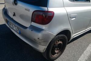 TOYOTA YARIS ANNO 2000