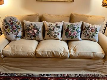 Cuscini ricamati a mano mezzo punto