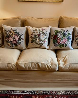 Cuscini ricamati a mano mezzo punto