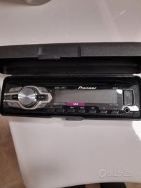 Autoradio Pioneer modello DEH-1400UB.