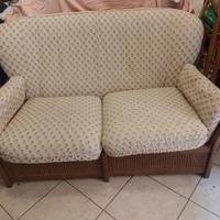 Divano 2 posti con base in legno