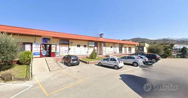 Immobile di 450 m² con 1 locale a Atripalda