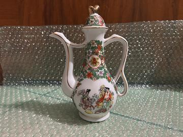 Teiera orientale ornamentale