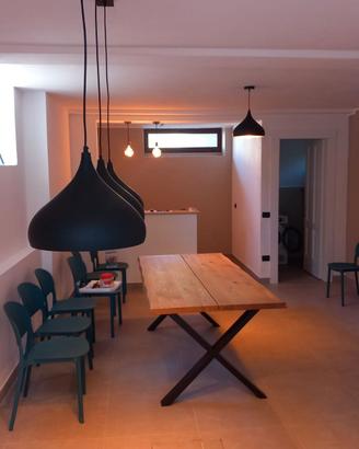tavolo ,sedie e lampadari