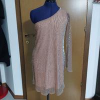 abito monospalla rosa carne con fili luccicanti