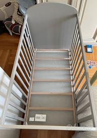 Lettino per bambini con sbarre e cassetti