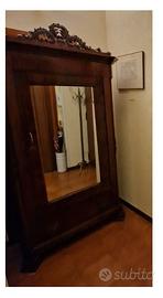Armadio antico con specchiera stile vittoriano