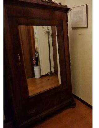 Armadio antico con specchiera stile vittoriano