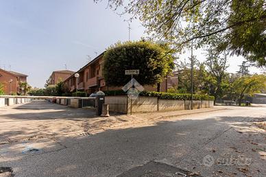 VILLA A SCHIERA A FERRARA