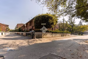 VILLA A SCHIERA A FERRARA