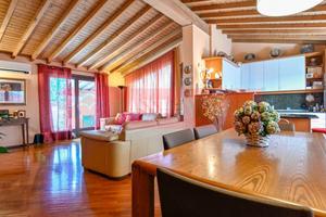 Attico / Mansarda di 157 m² con 4 locali e box aut