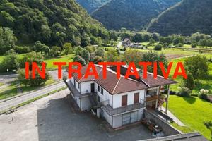 Casa indipendente di 424 m² con 5 locali e box aut