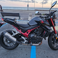 Honda CB750 Hornet super accessoriata