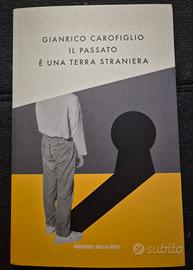 Libro "Il passato è una terra straniera"Carofiglio