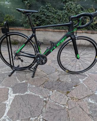 Bici da corsa cube.