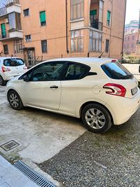 Peugeot 208 82cv