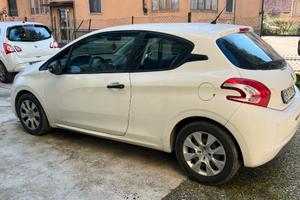 Peugeot 208 82cv