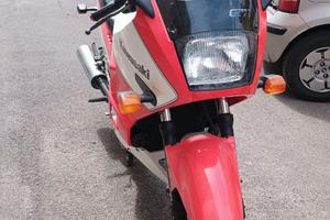 Kawasaki GPX 750 R