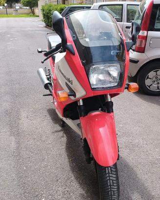 Kawasaki GPX 750 R