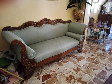 Divano antico in legno massello intagliato