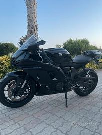 Yamaha R7