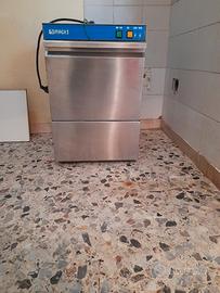lavatazzine e frigo con temperatura esterna
