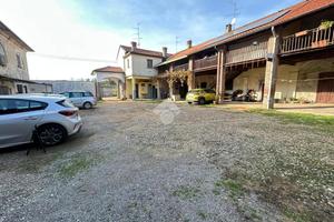 CASA DI CORTE A USMATE VELATE