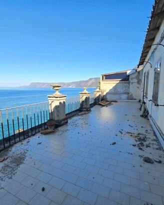 Fabbricato Storico del '700 Sul Mare Chianalea