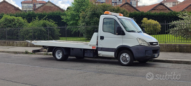 Carroattrezzi Iveco Daily 3.0d. patente B 2012