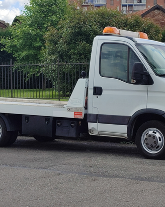 Carroattrezzi Iveco Daily 3.0d. patente B 2012