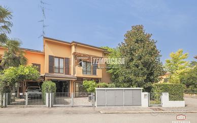 SOLUZIONE INDIPENDENTE CON GIARDINO IN ZONA CARLIN