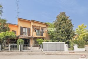 SOLUZIONE INDIPENDENTE CON GIARDINO IN ZONA CARLIN