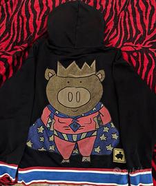 Dolce & Gabbana con cappuccio di maiale dorato