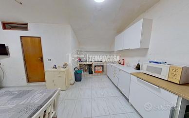 AMPIA SOLUZIONE INDIPENDENTE CON TERRAZZO