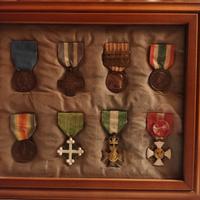 C OMPRO medaglie e uniformi